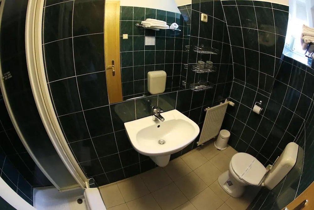 Hotel Bara Budapeste