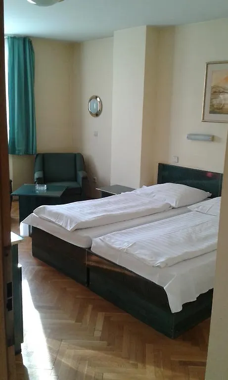 Hotel Bara Budapeste