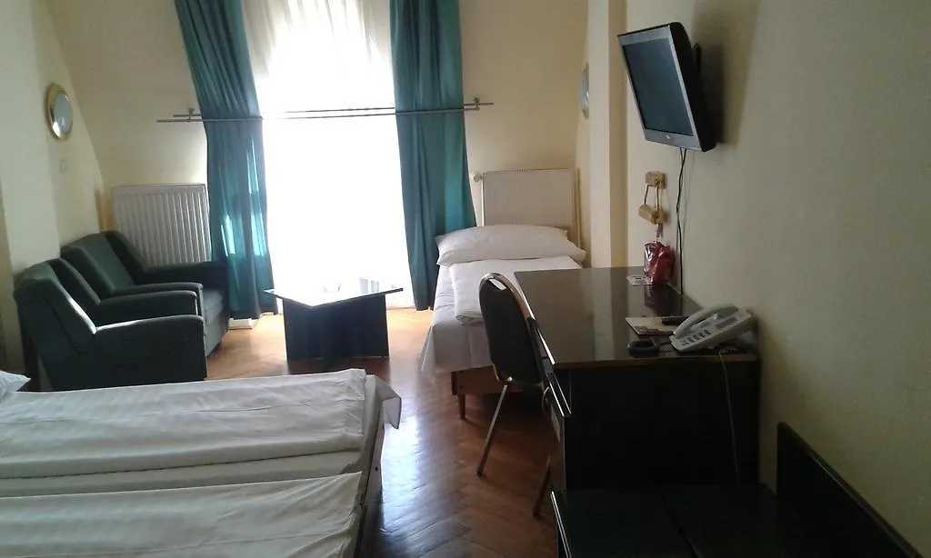 ***  Hotel Bara Budapeste Hungria