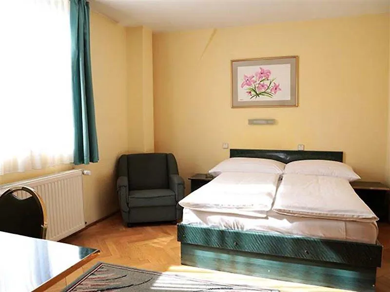 Hotel Bara Budapeste