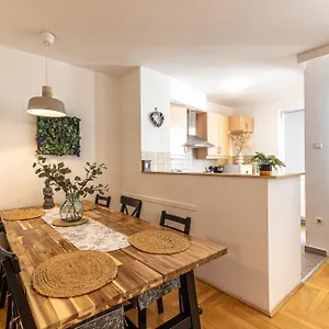  Apartament Gozsdu White Raven 305
