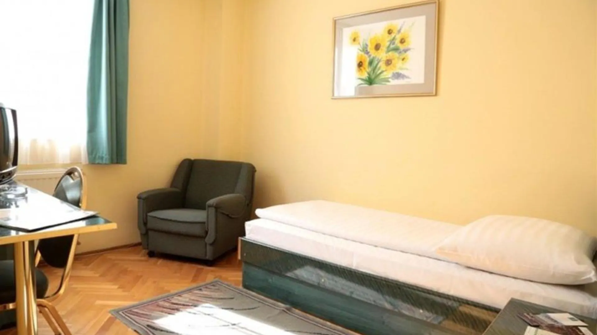 ***  Hotel Bara Budapest Hungary